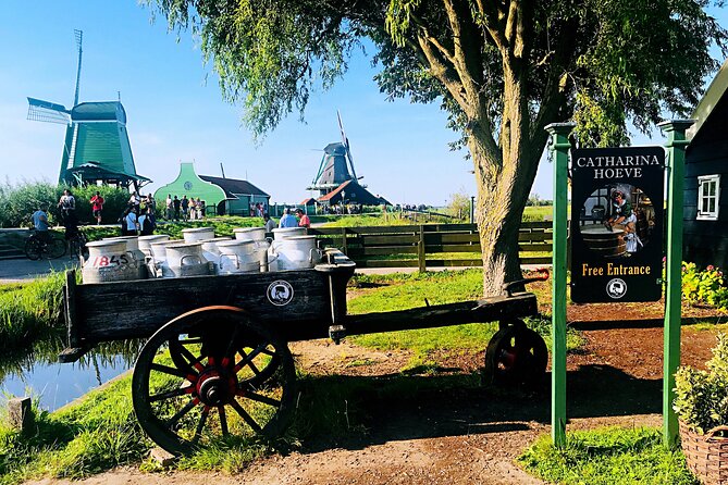 Day Tour Giethoorn, Afsluitdijk and Zaanse Schans with Boat Cruise - Catharina Hoeve Cheese Farm: tasting with context
