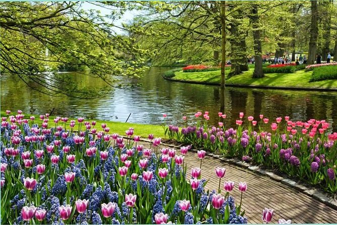 Day Trip to Keukenhof Gardens from Amsterdam with Tour Guide - Crowds and Timing: When Keukenhof Feels Like a World Event