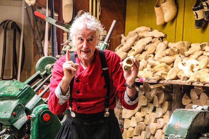 Day Trip to Zaanse Schans, Edam, Volendam and Marken from Amsterdam - Coach, guide, and group size: what the day feels like