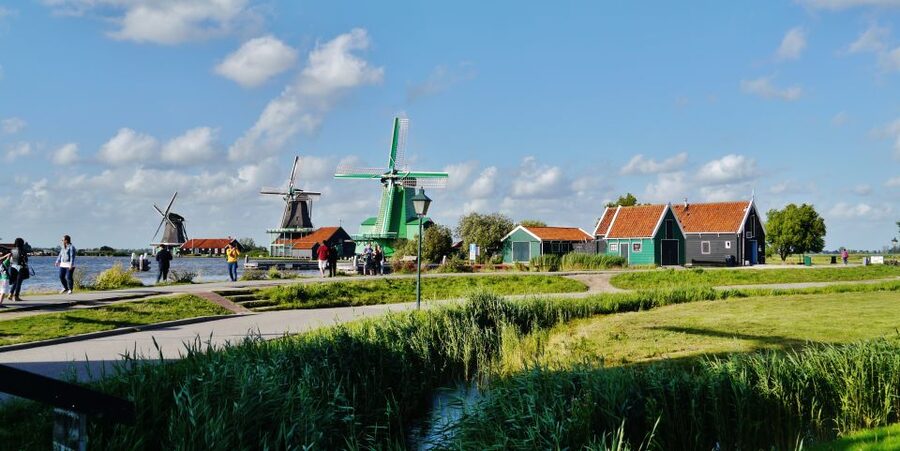 Day Trip to Zaanse Schans, Volendam and Marken - Zaanse Schans windmills: more than a postcard stop