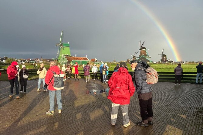 Daytrip Tour from Amsterdam to Zaanse Schans and Giethoorn - Giethoorn without cars: why the boat cruise is the smart starting point