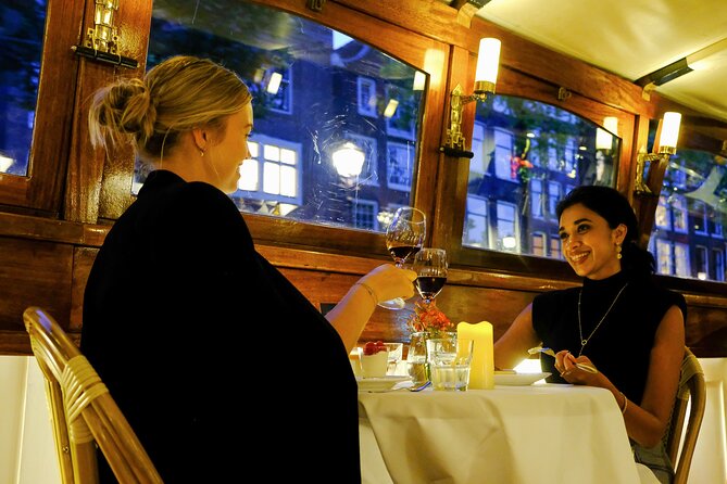 Dinner Canal Cruise Amsterdam: 3-Course Dinner Included - Getting on board at Zwanenburgwal (and settling in fast)