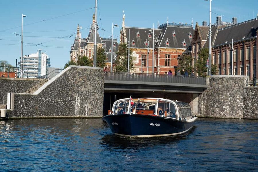 Discover Amsterdam: Luxury Canal Cruise with a Local Skipper - Timing tips: how to choose 75 minutes vs a longer option
