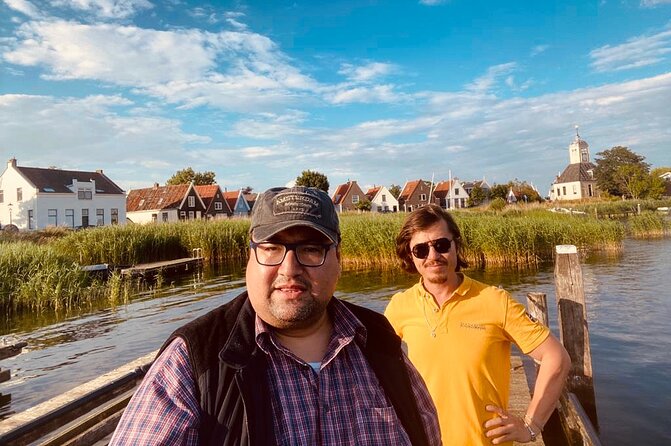 Dreamy Dutch Villages Tour: Giethoorn, Zaanse Schans & More - Group size and your guide: how the day stays friendly