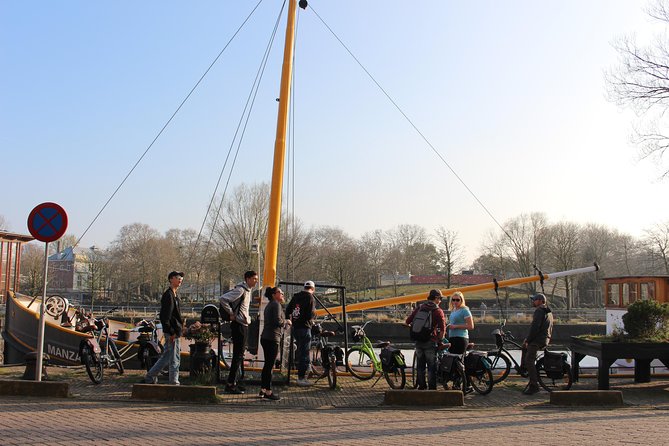 E-Bike Tour, Amsterdam's Highlights and Hidden Gems - ARTIS Amsterdam Royal Zoo area: time permitting and a water-side animal peek