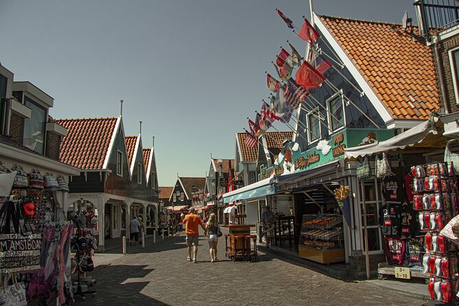 e-Scavenger hunt Volendam: Explore the city at your own pace - Should you book e-Scavenger hunt Volendam?