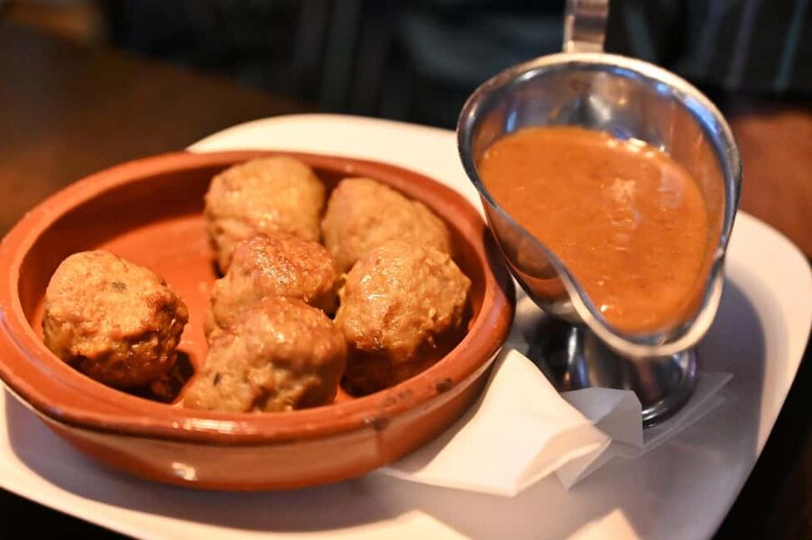 Eat & Drink Amsterdam: A Cozy Culinary Tour with Local Beer - Anne Frank House Area, Seeing a Landmark Through Local Taste