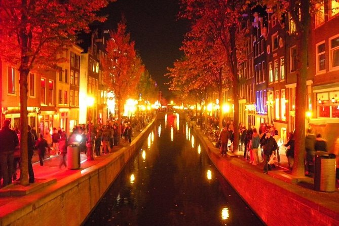 Exclusive Amsterdam Red Light District tour with a drink - De Wallen on foot: more than the neon front