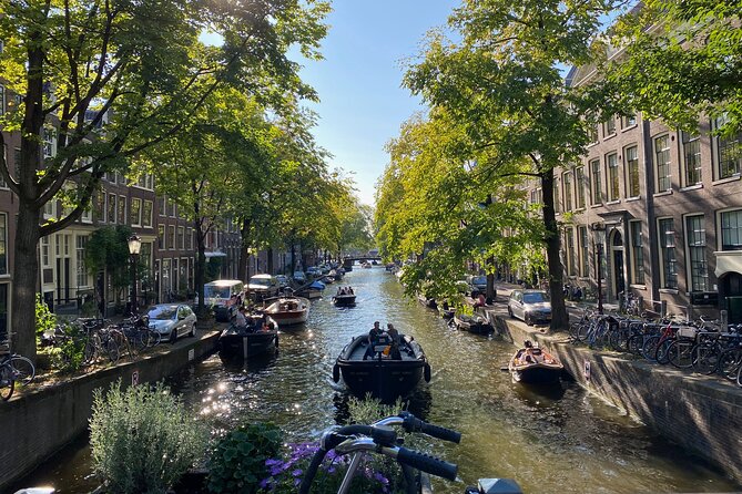 Explore hidden streets with friends - Start at Beursplein and get your bearings fast