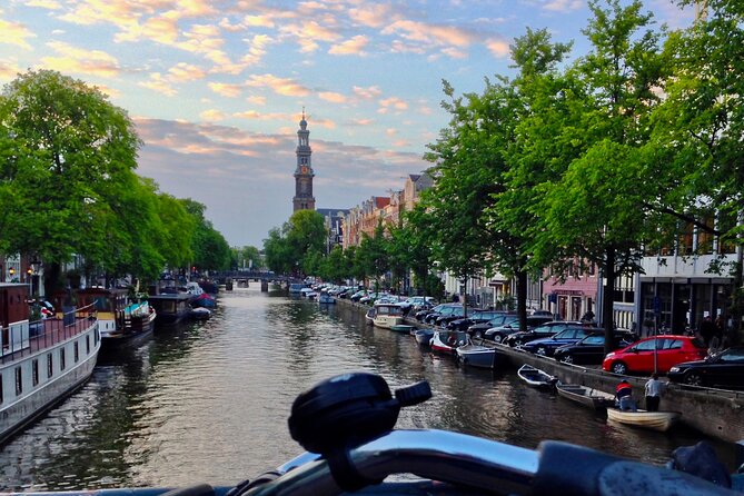 Explore hidden streets with friends - Nine Streets: shopping lanes and small streets without the crush