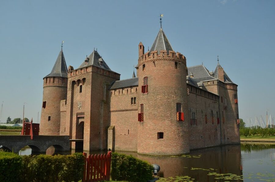 From Amsterdam: Amsterdam Castle Muiderslot Private Tour - Getting There: The Smooth Amsterdam-to-Muiderslot Car Ride