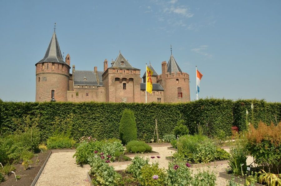 From Amsterdam: Amsterdam Castle Muiderslot Private Tour - Stepping Into Muiderslot: How a 700-Year Castle Feels