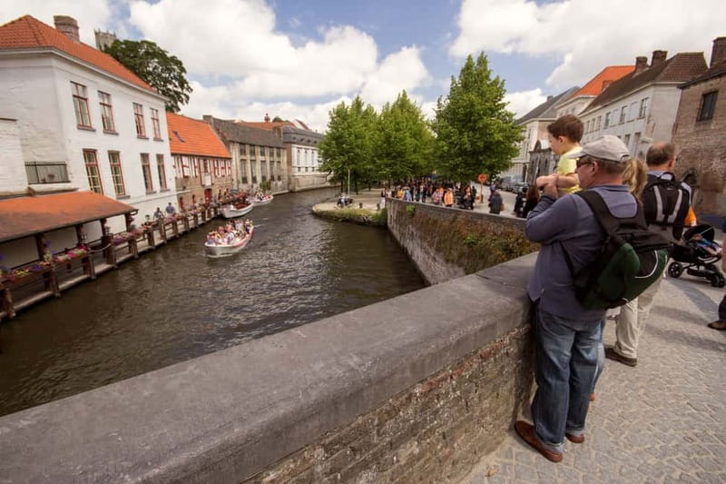 From Amsterdam: Bruges Day Tour in Spanish or English - Free time in Bruges: chocolate, beer, and how to use it well