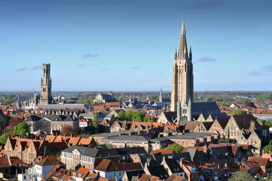 From Amsterdam: Bruges Day Tour in Spanish or English - Lunch break in Bruges: eat local without breaking the schedule