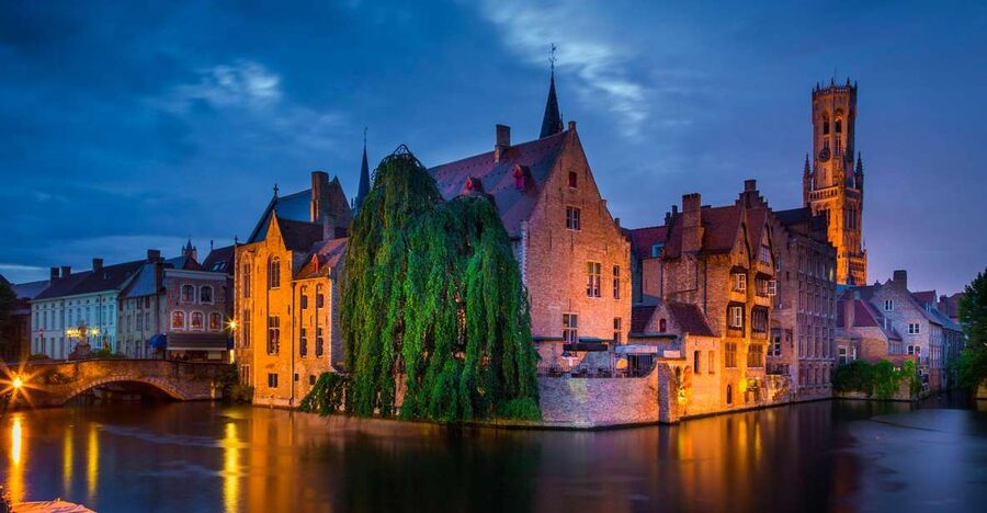 From Amsterdam: Bruges Day Trip in English with Boat Option - Your 2-hour English walking tour: what you will see and why it matters