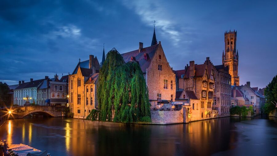 From Amsterdam: Bruges Day Trip in English with Boat Option - Grote Markt and 3 hours of freedom: use it like a local