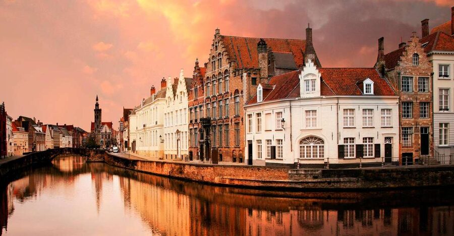 From Amsterdam: Bruges Day Trip in Spanish with Boat Option - Dijver canal area, Burg Square, and the Gothic power of Grote Markt