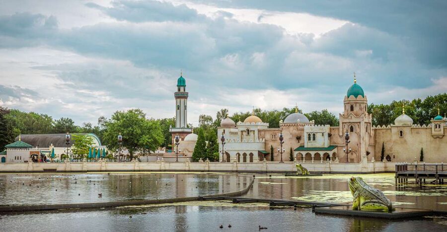 From Amsterdam: Day Trip to Efteling Theme Park with Ticket - Entering Efteling: skip the ticket line, then start with a story route