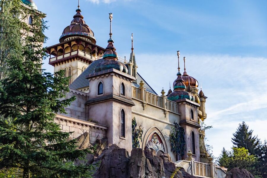 From Amsterdam: Day Trip to Efteling Theme Park with Ticket - Your 10 hours inside the park: a flexible plan that covers everything