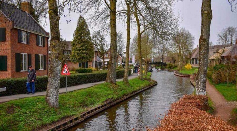From Amsterdam: Giethoorn Guided Day Trip with Canal Cruise - Quick hits before you go