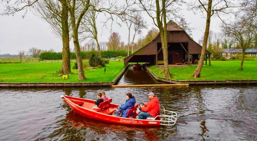 From Amsterdam: Giethoorn Guided Day Trip with Canal Cruise - The 1-Hour Canal Cruise: The Best View for First-Time Understanding
