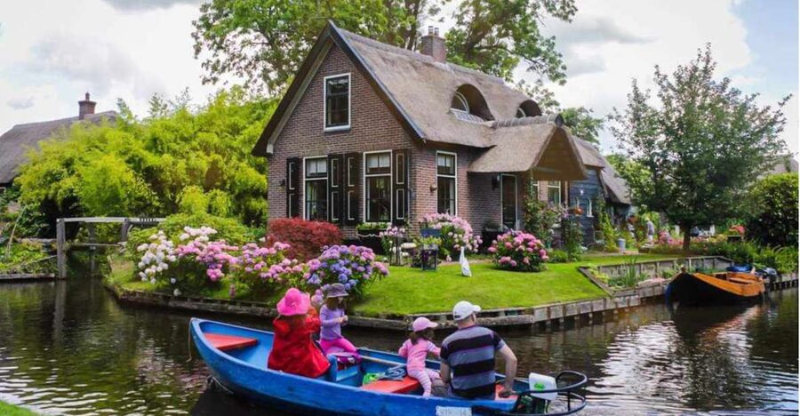 From Amsterdam: Giethoorn Guided Day Trip with Canal Cruise - Getting There From Amsterdam: Coach Time That Does Not Feel Dead Time