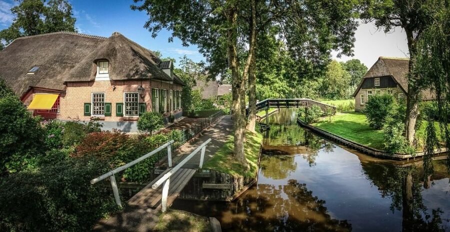 From Amsterdam: Giethoorn Sightseeing Tour and Canal Cruise - Should you book this Giethoorn day from Amsterdam?