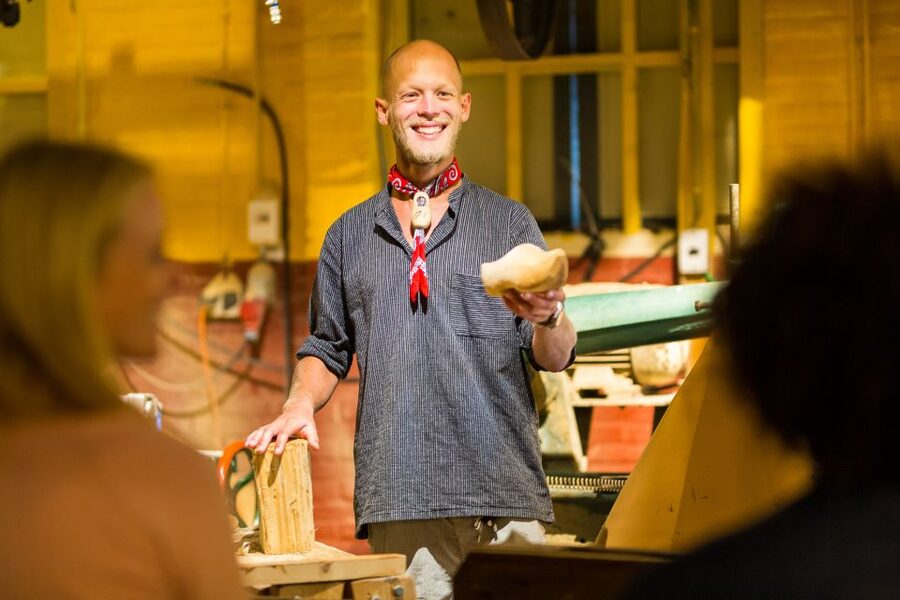 From Amsterdam: Keukenhof and Dutch Countryside Tour - Dutch crafts in real life: cheese factory and clog workshop