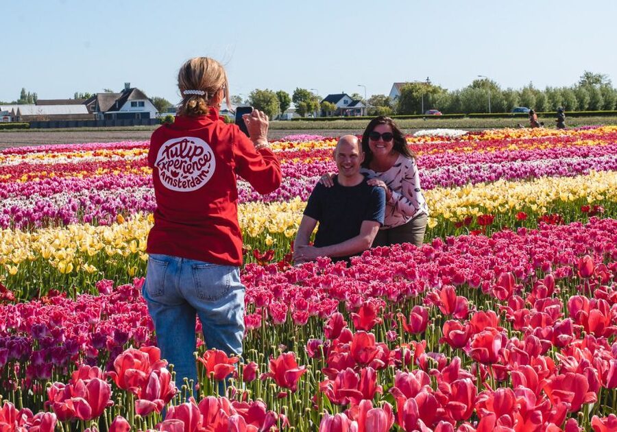 From Amsterdam: Keukenhof Gardens & Tulip Experience Tour - What the guides do that makes the day easier