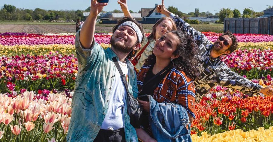 From Amsterdam: Keukenhof Gardens & Tulip Experience Tour - Meeting at Stationsplein 4 and the ride to Lisse