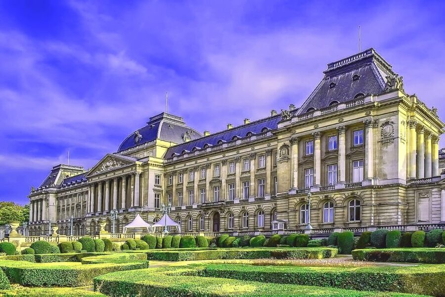 From Amsterdam: Private Sightseeing Trip to Brussels - Royal Residence of Laeken and the government buildings you pass by