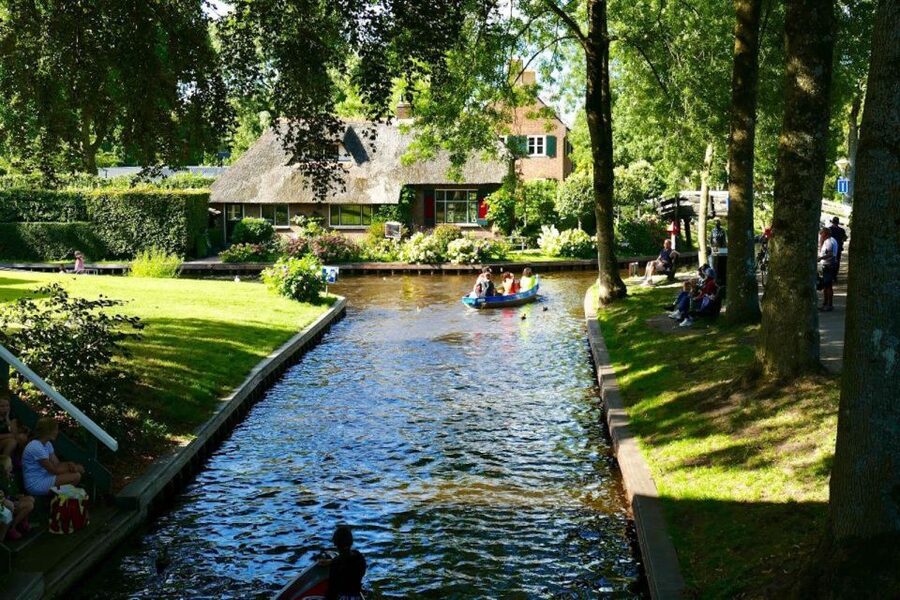 From Amsterdam: Private Tour to Giethoorn with Canal Cruise - Canal cruise versus sailing your own boat