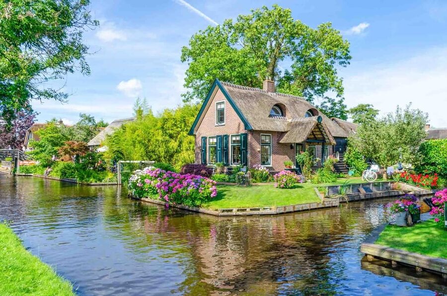 From Amsterdam: Private tour to Giethoorn with private boat - Afsluitdijk: Dutch Water Engineering, Explained in Real Scale