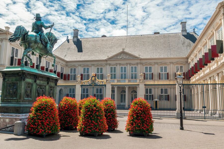 From Amsterdam: Rotterdam and The Hague Tour in Spanish - Oude Haven and the old port vibe