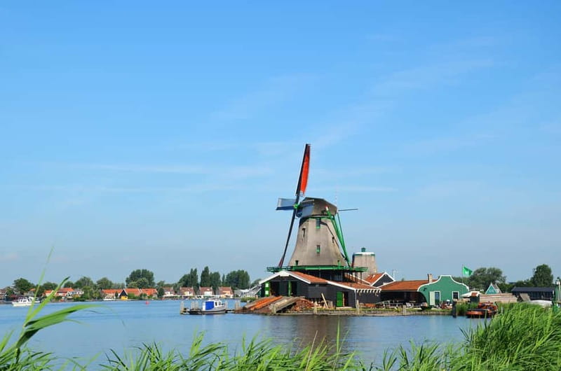 From Amsterdam: Volendam and Zaanse Schans Tour with Cheese - Getting from Amsterdam Central to the countryside, without drama