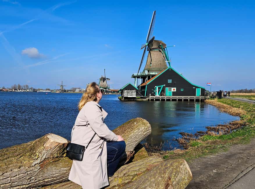 From Amsterdam: Volendam and Zaanse Schans Tour with Cheese - Wooden shoe factory and clog-making: the craft stop that pays off