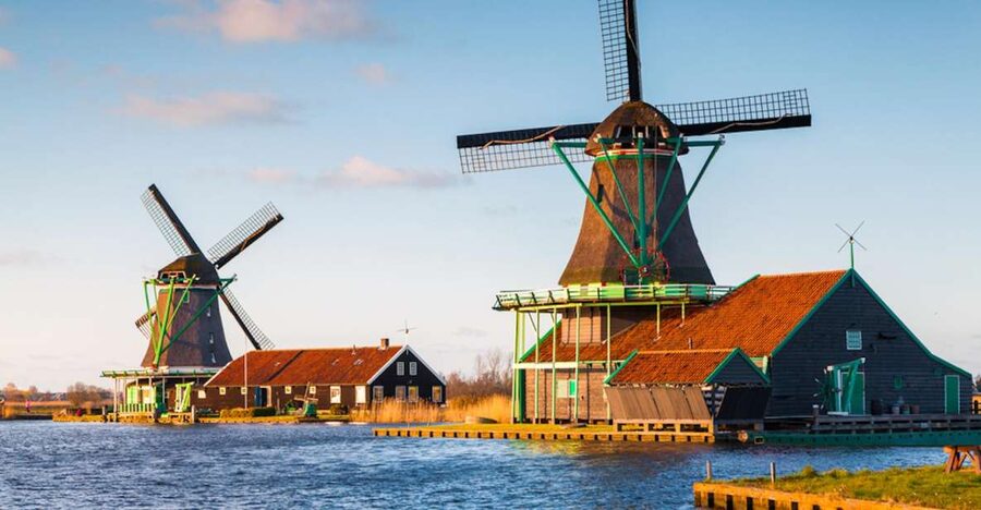 From Amsterdam: Windmills of Zaanse Schans Tour - Photo Strategy: Getting the Classic Windmill Views