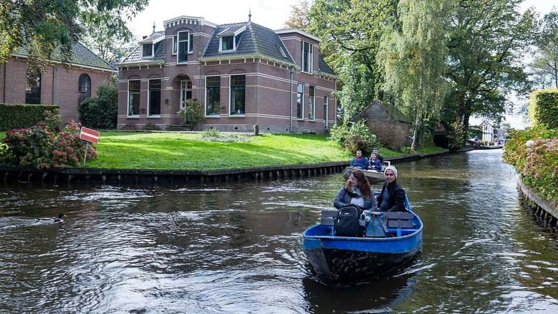 From Amsterdam: Zaanse Schans and Giethoorn Countryside Trip - Giethoorn: car-free canals, thatched cottages, and a boat tour that does the heavy lifting