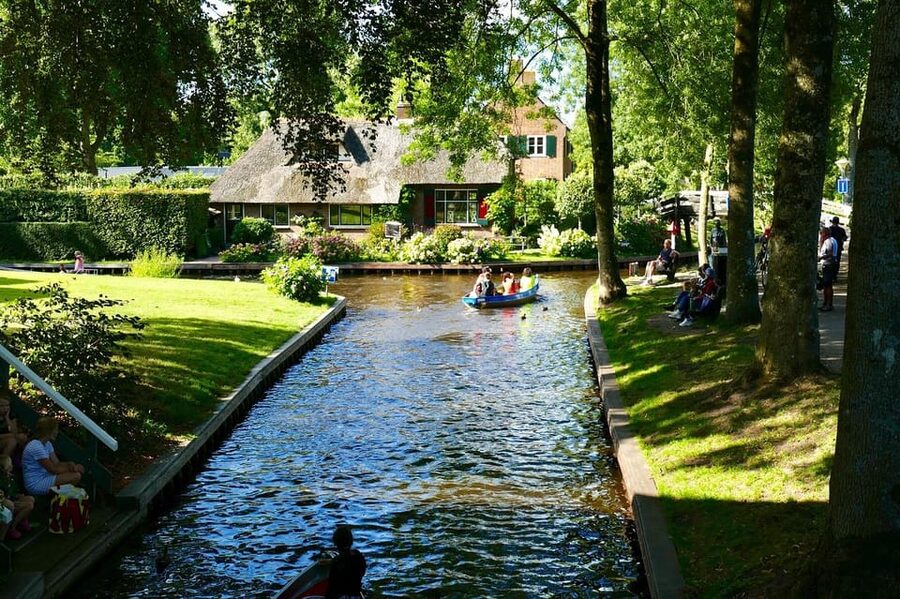 From Amsterdam: Zaanse Schans and Giethoorn Countryside Trip - Who this trip is perfect for, and who should consider alternatives