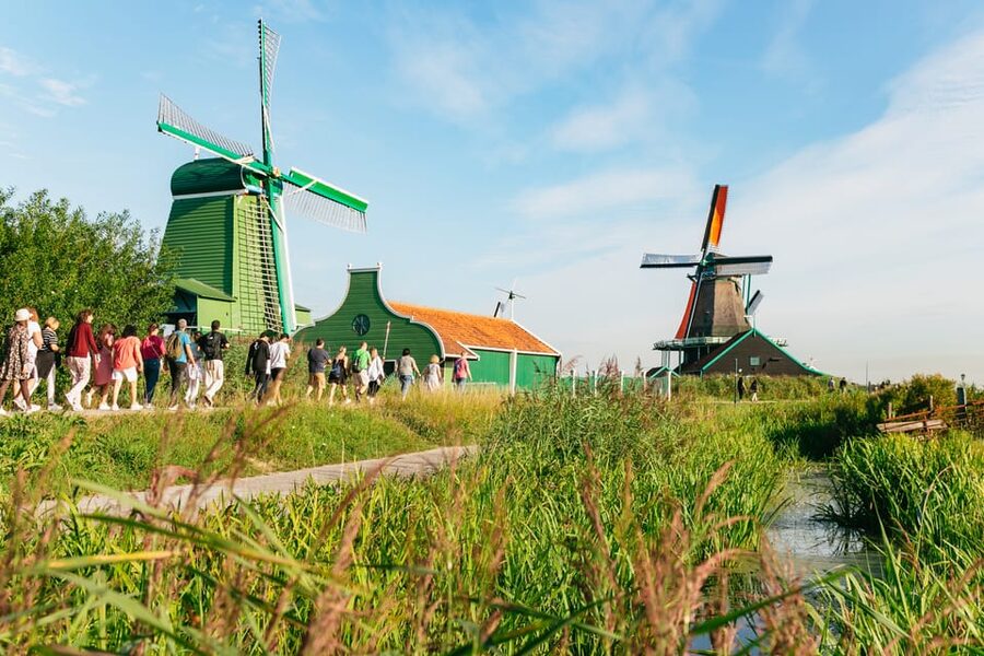 From Amsterdam: Zaanse Schans, Edam, Volendam & Marken - The guide factor: why Richard, Laura, and Toni keep getting praised