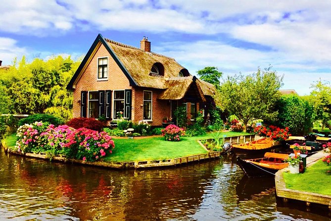 From Amsterdam: Zaanse Schans, Volendam, Giethoorn with Boat Tour - The Guide Experience: when Adonis, Igor, Berke, or Nadira shows up