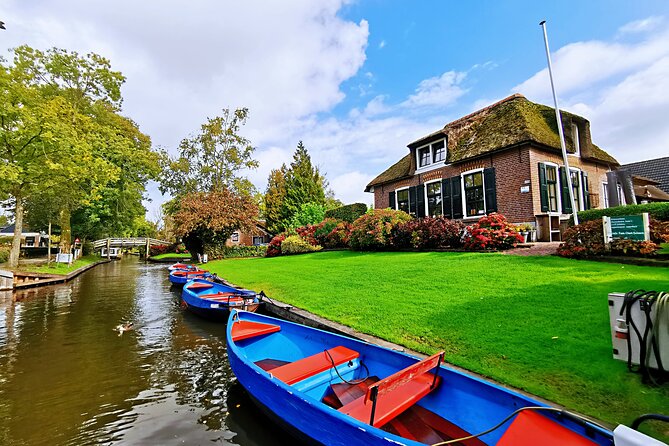 Giethoorn, Afsluitdijk, Zaanse Schans Day Tour Incl Hotel Pick Up - Mercedes Minibus Pickup: Comfortable, Direct, and Built for a Long Morning