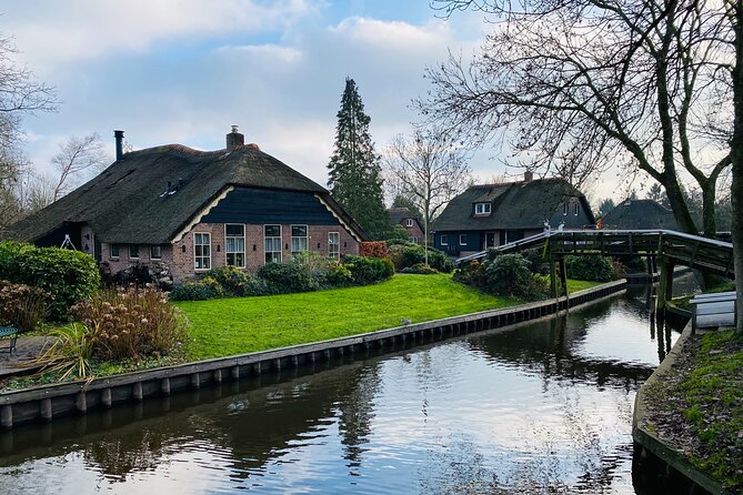 Giethoorn and Zaanse Schans Day Tour Small Group Incl. Boat Ride - Why Zaanse Schans and Giethoorn in one day makes sense