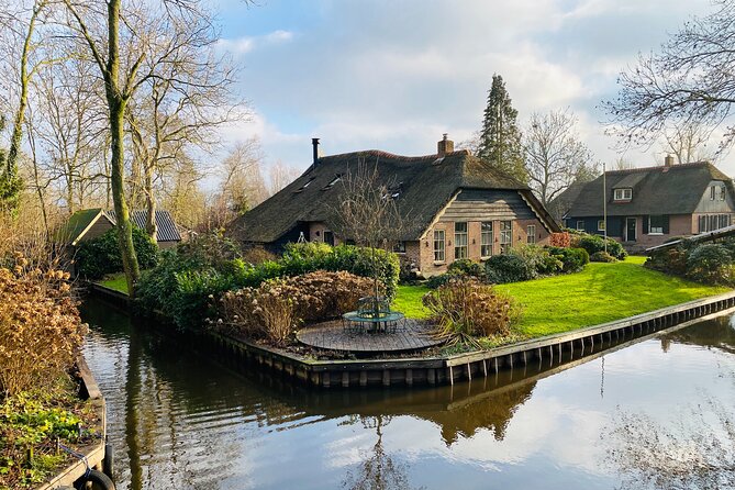 Giethoorn and Zaanse Schans Day Tour Small Group Incl. Boat Ride - Giethoorn free time and boat cruising in the Green Little Venice