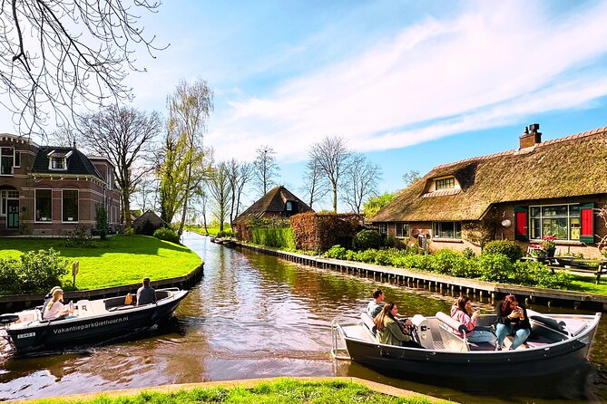 Giethoorn and Zaanse Schans Tour With Local Guide - Zaanse Schans: windmill time where you choose the best payoff