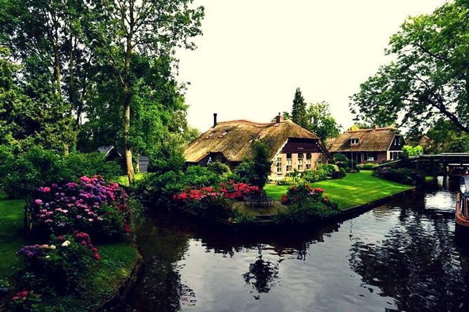 Giethoorn Day Tour from Amsterdam with Small Boat Ride - Key things to know before you go