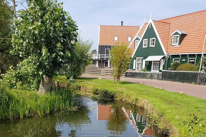 Giethoorn Day Trip from Amsterdam – Private Tour & Canal Boat - After the Cruise: Walking Giethoorn for Thatched Houses and Waterfront Views