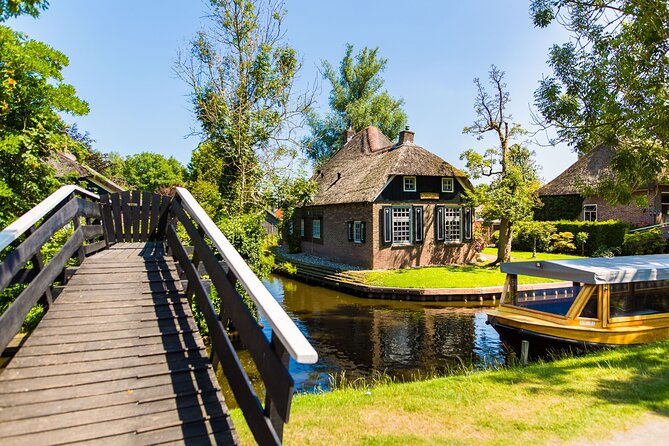 Giethoorn Day Trip from Amsterdam with Boat Trip - Giethoorn’s boat cruise: the highlight that actually delivers