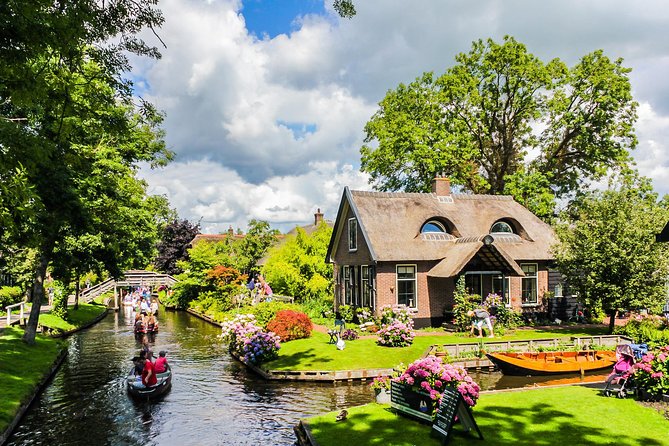 Giethoorn Day Trip from Amsterdam with Boat Trip - Free time in Giethoorn: how to use the hours without rushing