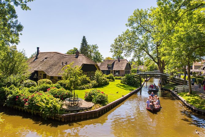 Giethoorn Day Trip from Amsterdam with Boat Trip - Group size and the boat’s capacity pinch point